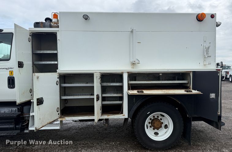 image for item EG1444 2012 International 4400  utility / service truck