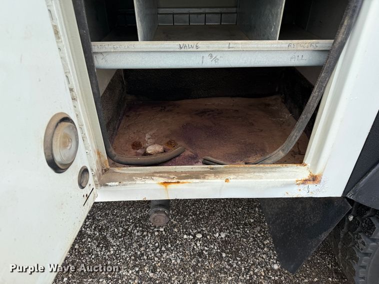 image for item EG1444 2012 International 4400  utility / service truck