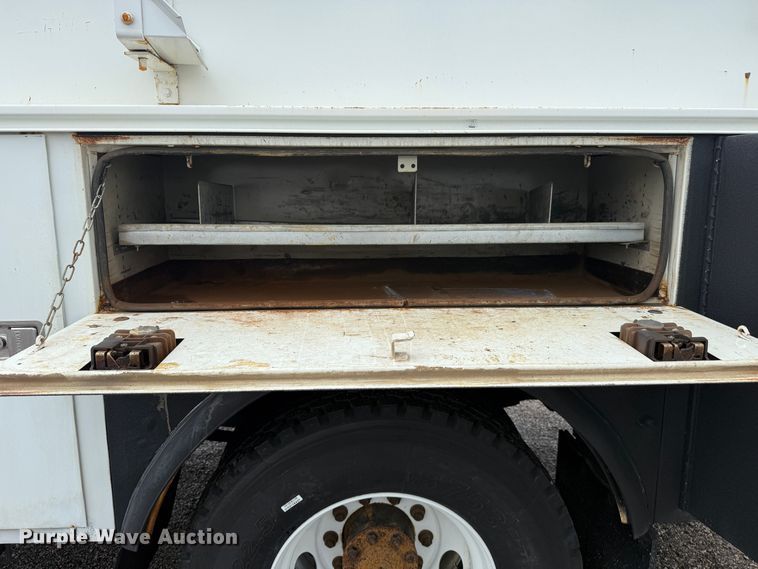 image for item EG1444 2012 International 4400  utility / service truck