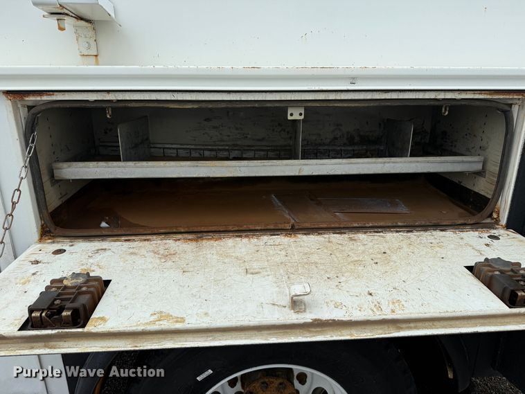 image for item EG1444 2012 International 4400  utility / service truck