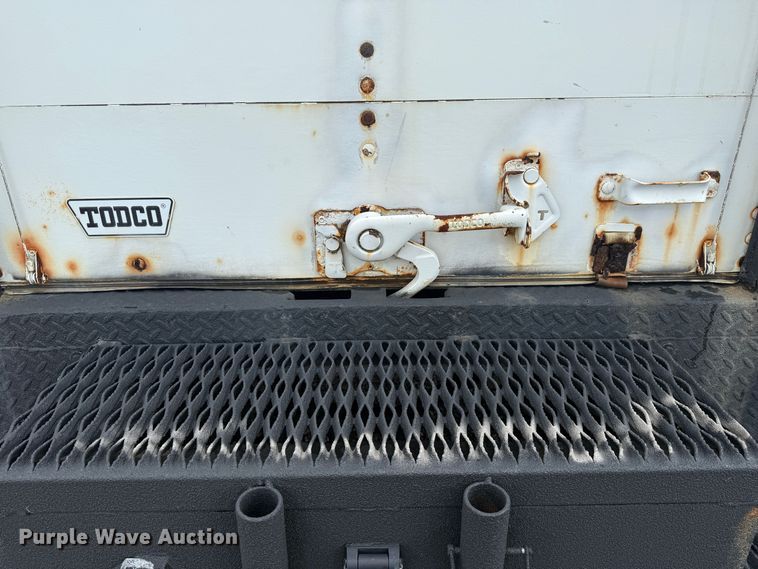 image for item EG1444 2012 International 4400  utility / service truck