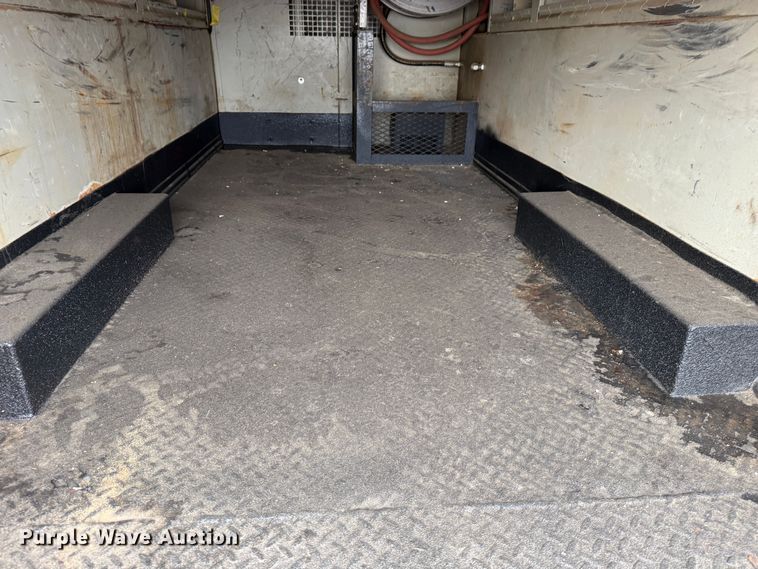 image for item EG1444 2012 International 4400  utility / service truck