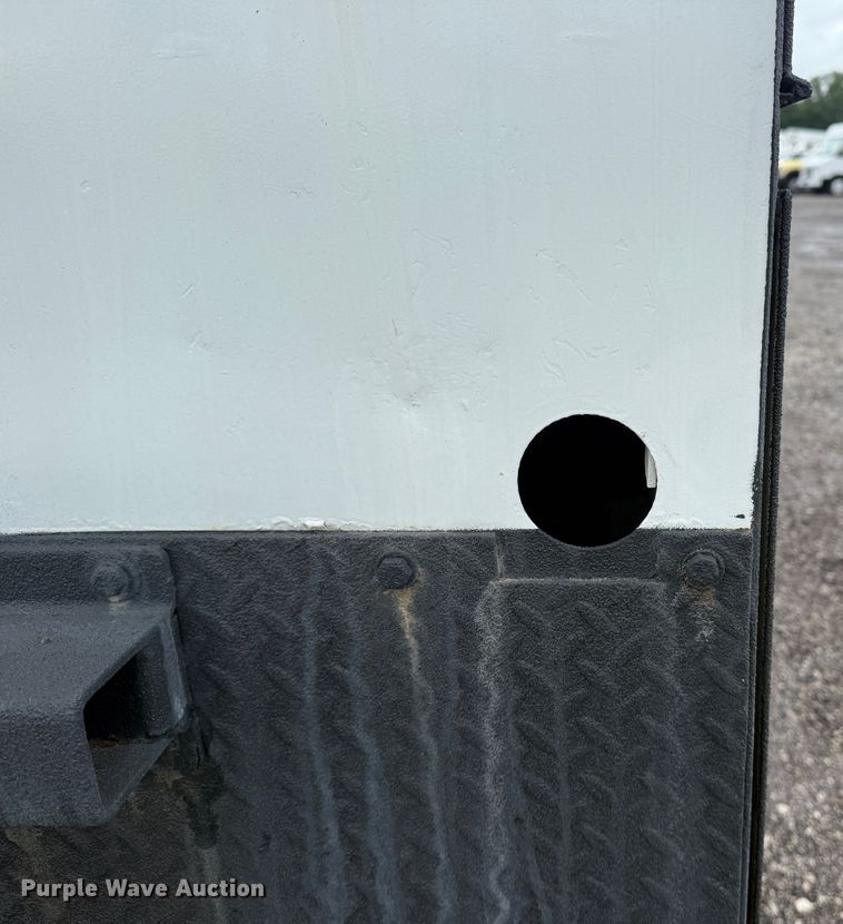 image for item EG1444 2012 International 4400  utility / service truck