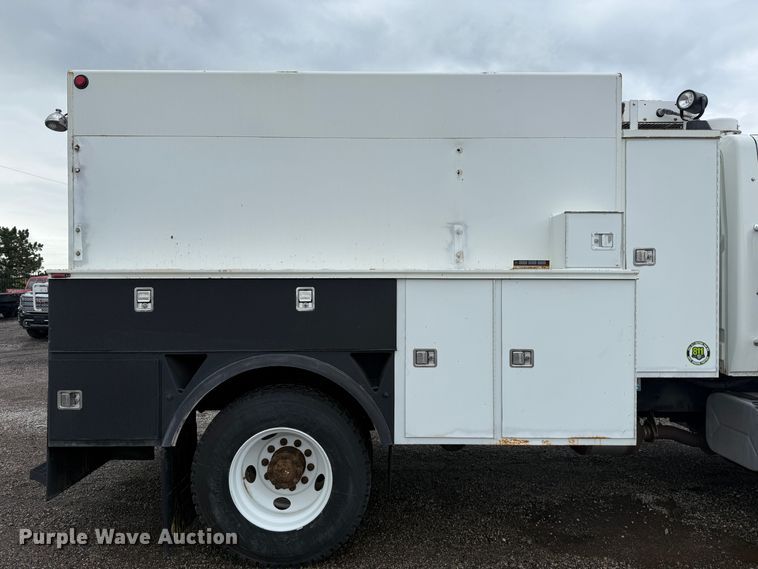 image for item EG1444 2012 International 4400  utility / service truck