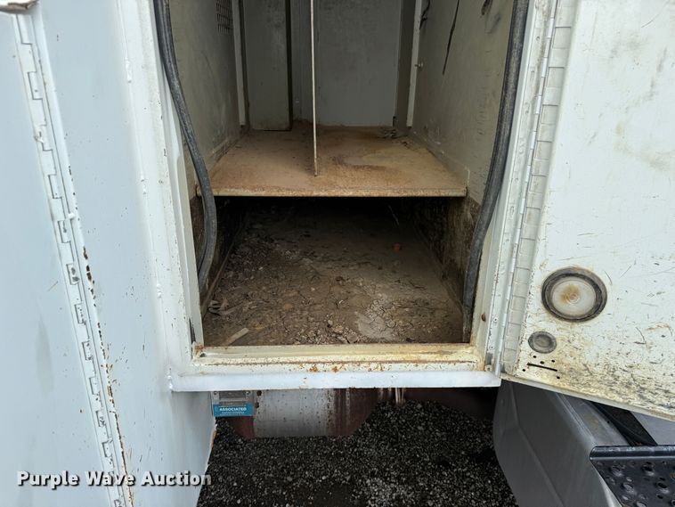 image for item EG1444 2012 International 4400  utility / service truck