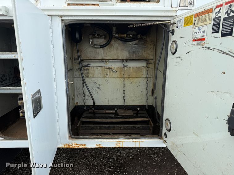 image for item EG1444 2012 International 4400  utility / service truck