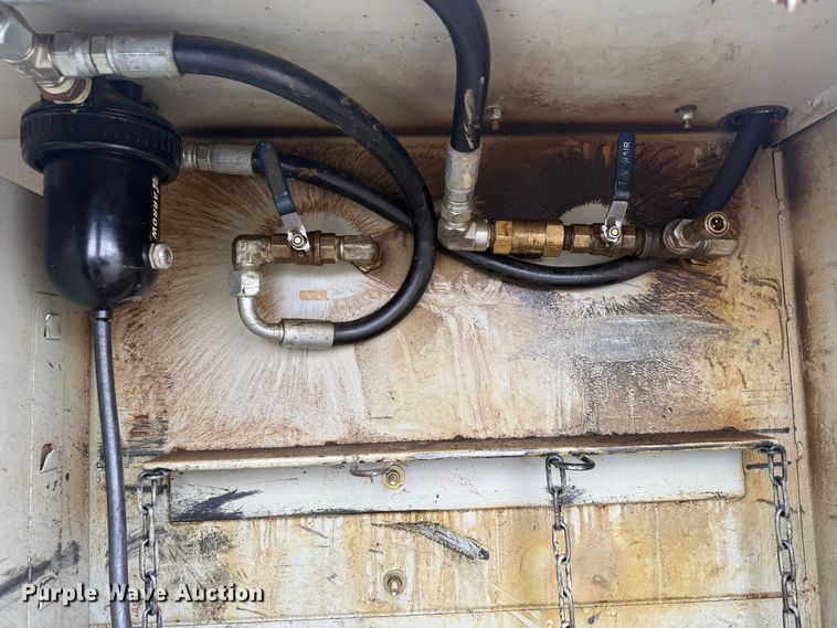 image for item EG1444 2012 International 4400  utility / service truck