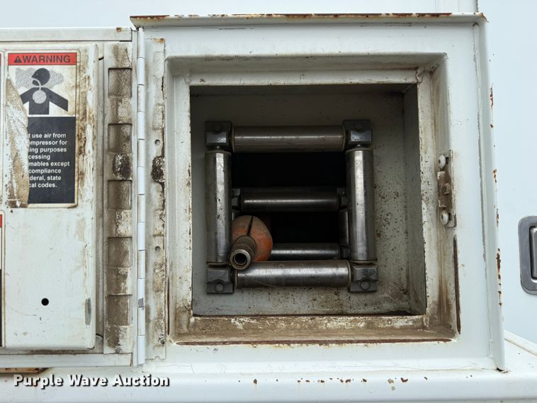 image for item EG1444 2012 International 4400  utility / service truck