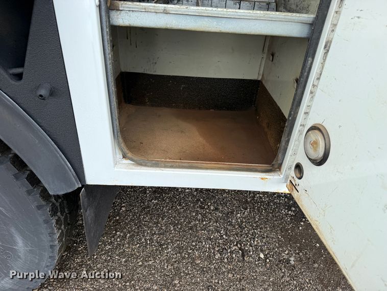 image for item EG1444 2012 International 4400  utility / service truck