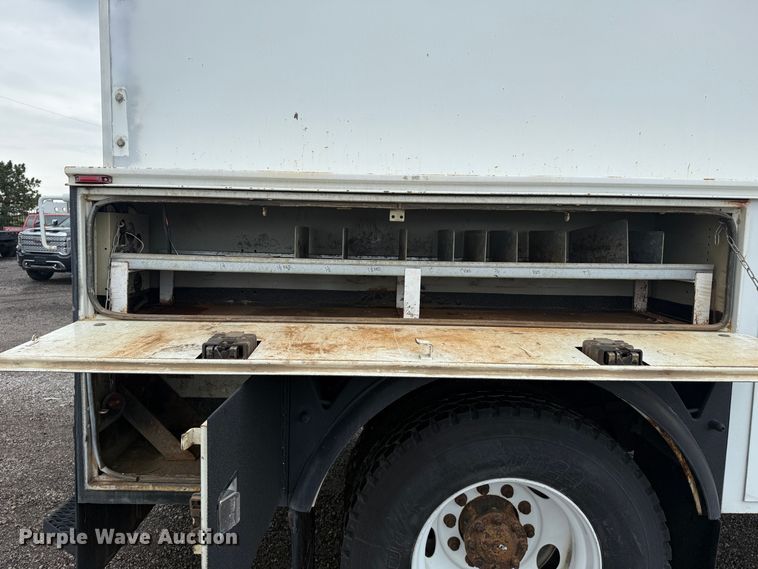 image for item EG1444 2012 International 4400  utility / service truck
