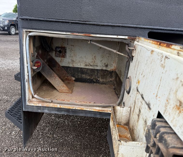 image for item EG1444 2012 International 4400  utility / service truck