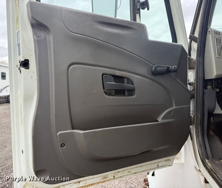 image for item EG1444 2012 International 4400  utility / service truck