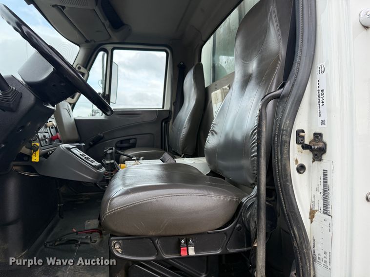 image for item EG1444 2012 International 4400  utility / service truck