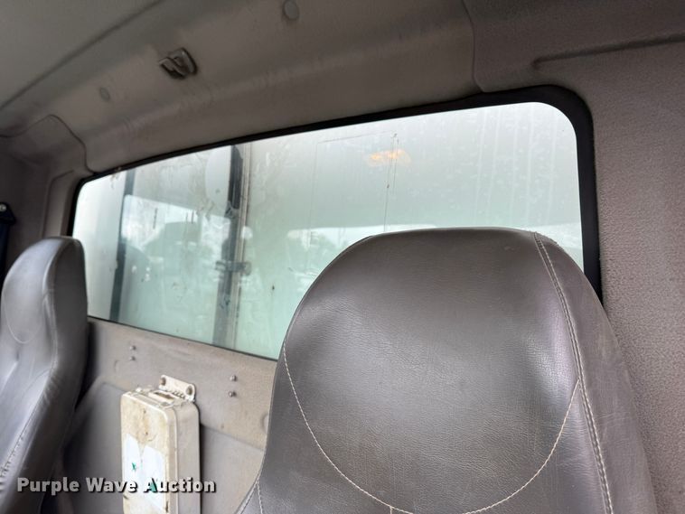 image for item EG1444 2012 International 4400  utility / service truck