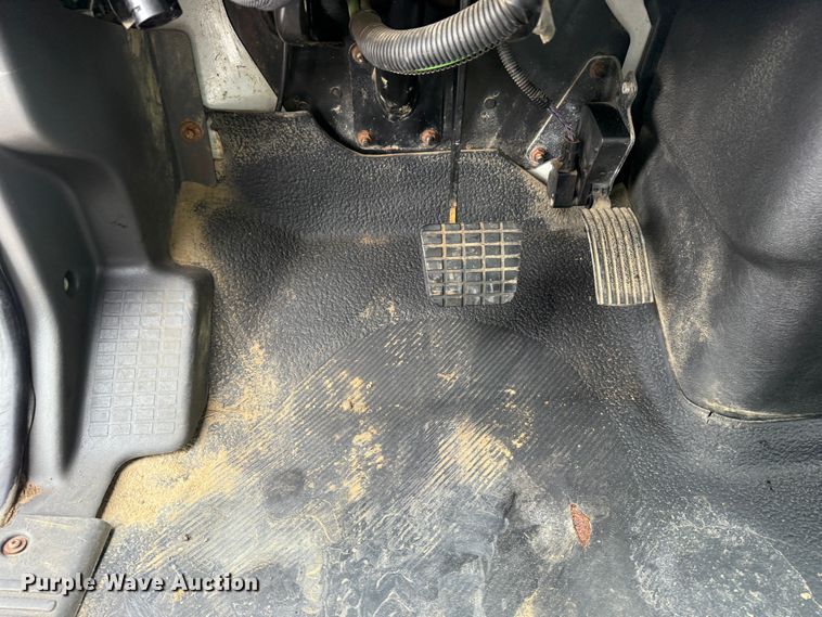 image for item EG1444 2012 International 4400  utility / service truck