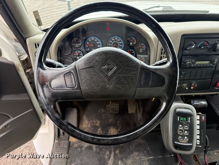 image for item EG1444 2012 International 4400  utility / service truck