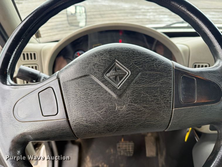 image for item EG1444 2012 International 4400  utility / service truck