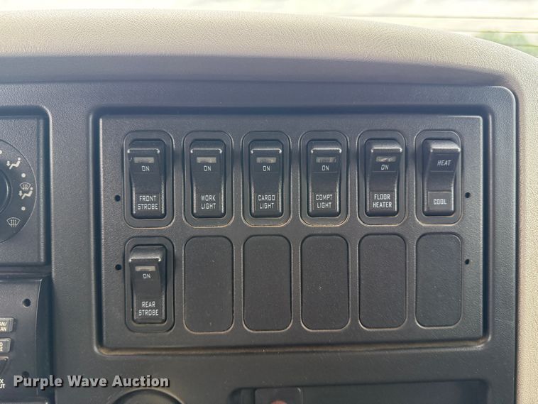 image for item EG1444 2012 International 4400  utility / service truck