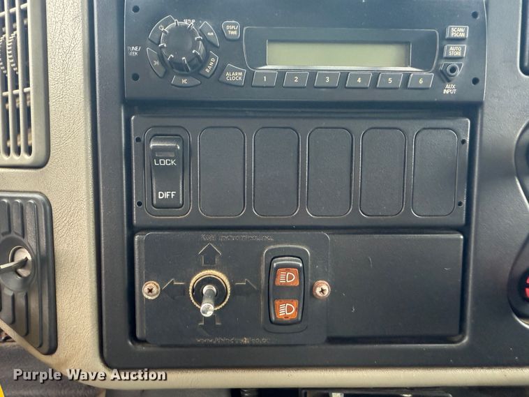 image for item EG1444 2012 International 4400  utility / service truck