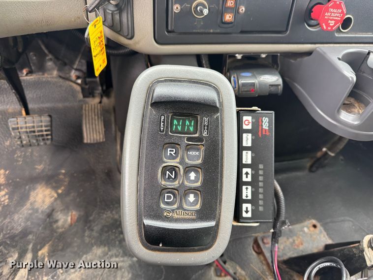 image for item EG1444 2012 International 4400  utility / service truck