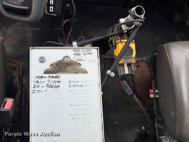 image for item EG1444 2012 International 4400  utility / service truck