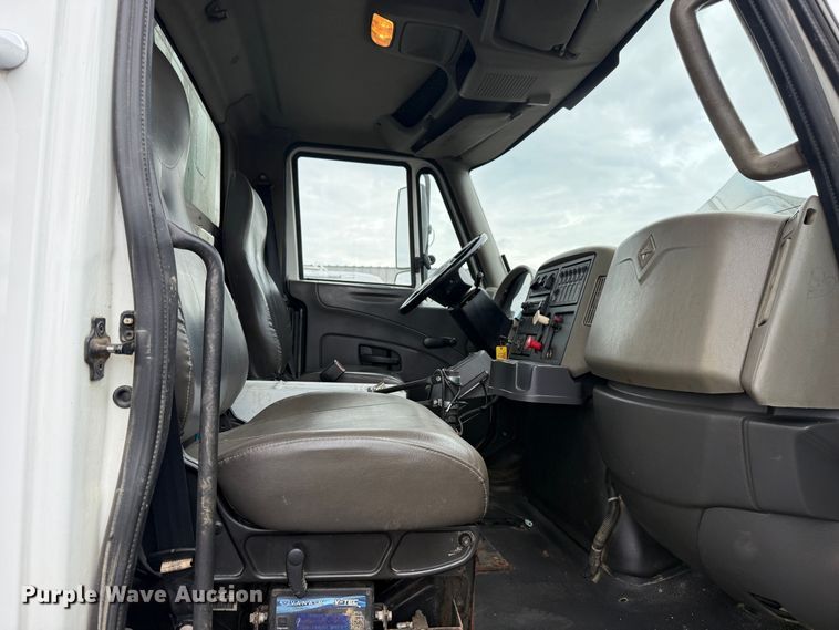 image for item EG1444 2012 International 4400  utility / service truck