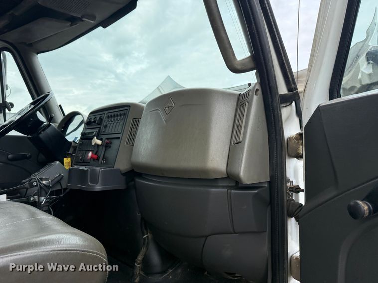 image for item EG1444 2012 International 4400  utility / service truck