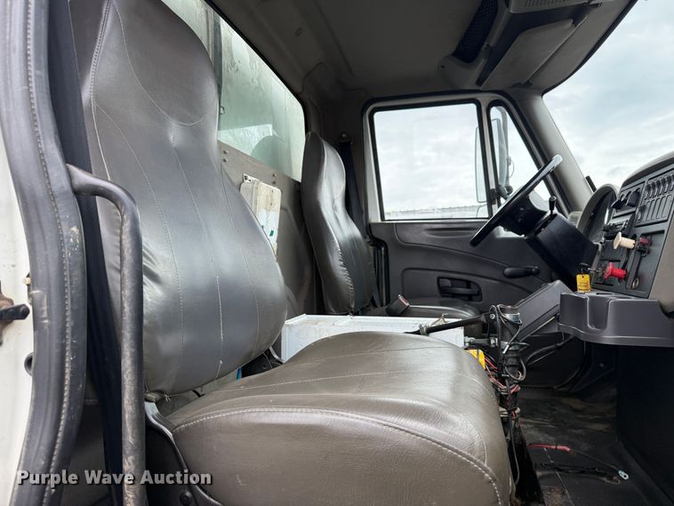 image for item EG1444 2012 International 4400  utility / service truck