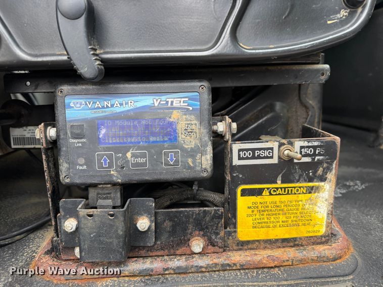 image for item EG1444 2012 International 4400  utility / service truck