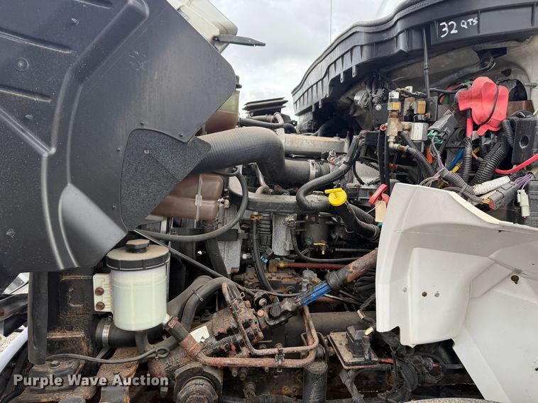 image for item EG1444 2012 International 4400  utility / service truck