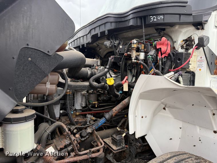 image for item EG1444 2012 International 4400  utility / service truck