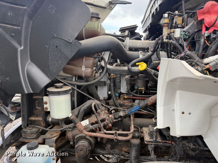 image for item EG1444 2012 International 4400  utility / service truck