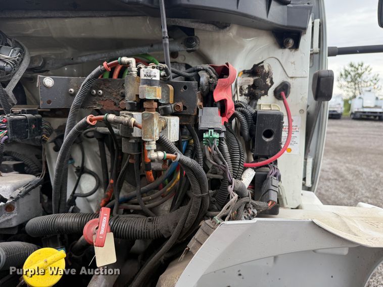 image for item EG1444 2012 International 4400  utility / service truck