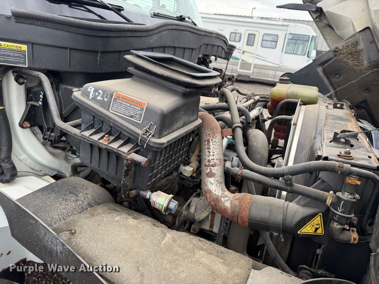 image for item EG1444 2012 International 4400  utility / service truck