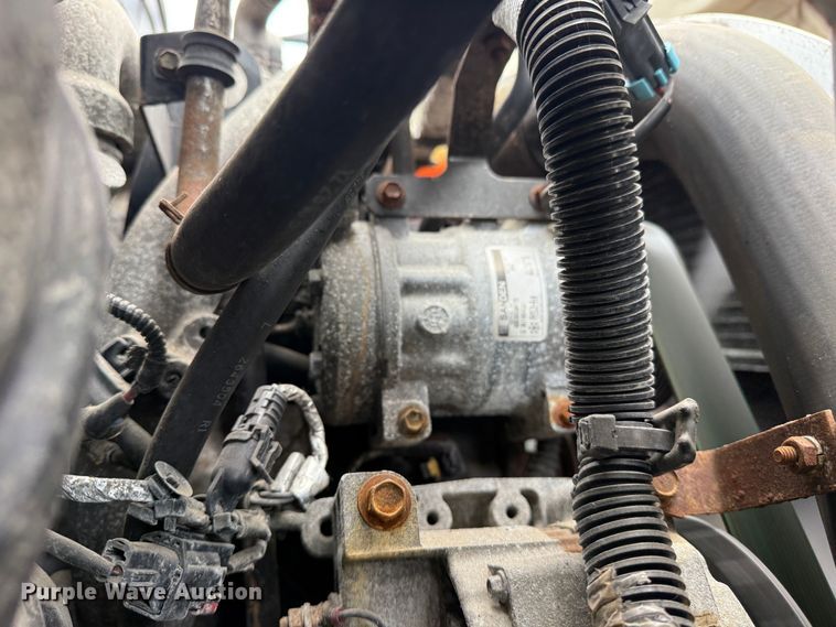 image for item EG1444 2012 International 4400  utility / service truck