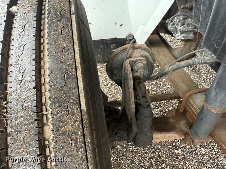 image for item EG1444 2012 International 4400  utility / service truck