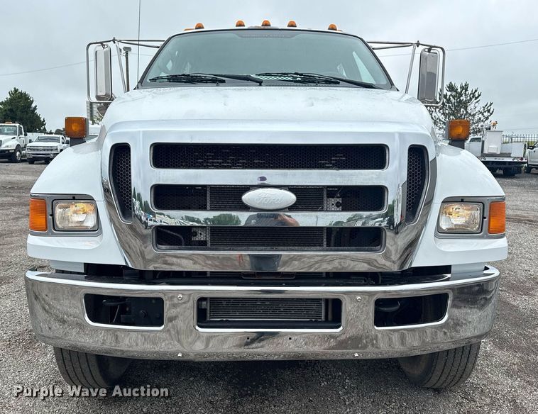 image for item EG5886 2009 Ford F750 Super Duty Crew Cab utility / service truck