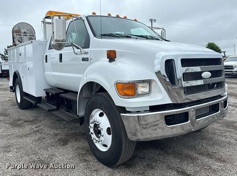 image for item EG5886 2009 Ford F750 Super Duty Crew Cab utility / service truck
