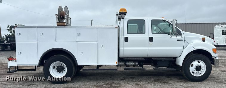 image for item EG5886 2009 Ford F750 Super Duty Crew Cab utility / service truck