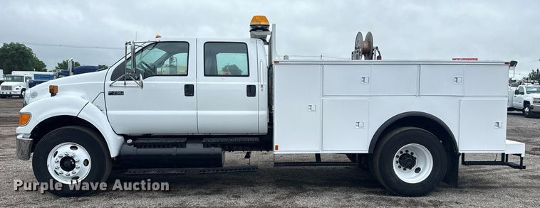 image for item EG5886 2009 Ford F750 Super Duty Crew Cab utility / service truck