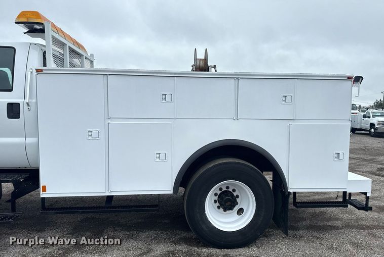 image for item EG5886 2009 Ford F750 Super Duty Crew Cab utility / service truck