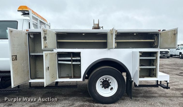 image for item EG5886 2009 Ford F750 Super Duty Crew Cab utility / service truck