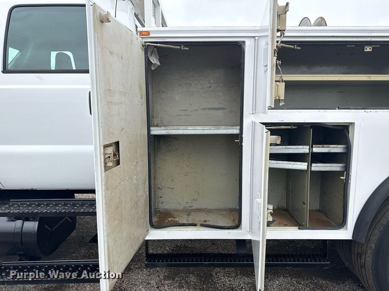 image for item EG5886 2009 Ford F750 Super Duty Crew Cab utility / service truck