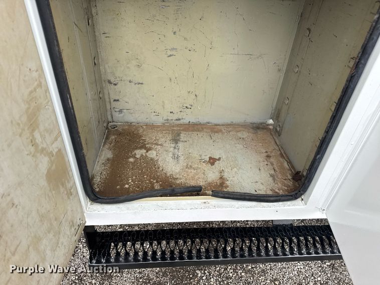 image for item EG5886 2009 Ford F750 Super Duty Crew Cab utility / service truck