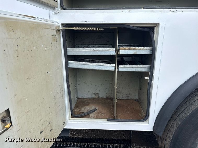 image for item EG5886 2009 Ford F750 Super Duty Crew Cab utility / service truck