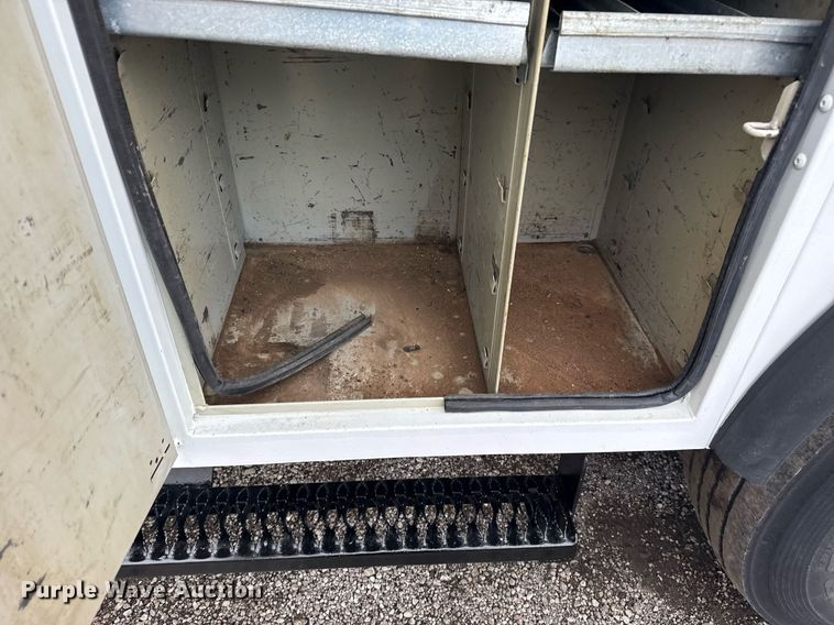 image for item EG5886 2009 Ford F750 Super Duty Crew Cab utility / service truck