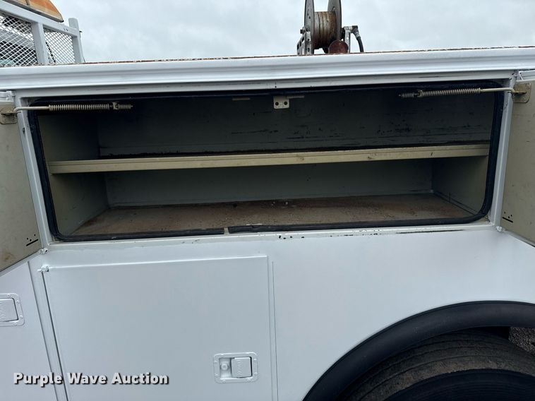 image for item EG5886 2009 Ford F750 Super Duty Crew Cab utility / service truck