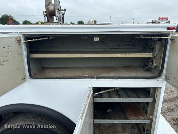 image for item EG5886 2009 Ford F750 Super Duty Crew Cab utility / service truck