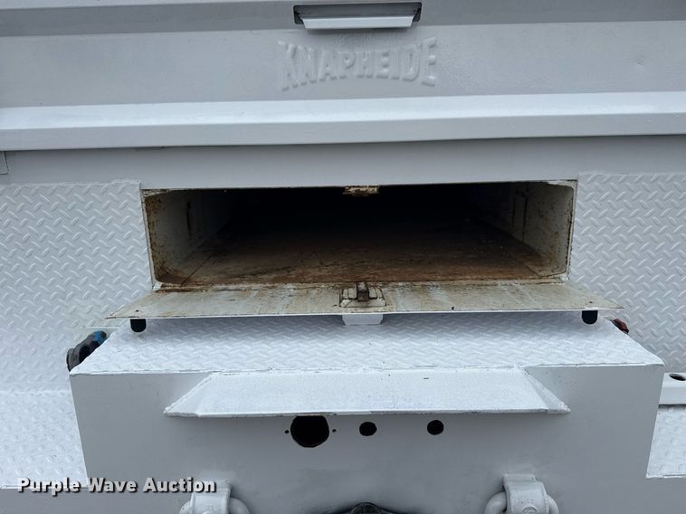 image for item EG5886 2009 Ford F750 Super Duty Crew Cab utility / service truck