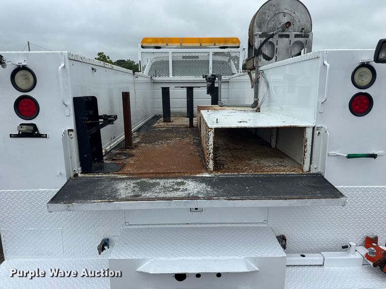 image for item EG5886 2009 Ford F750 Super Duty Crew Cab utility / service truck